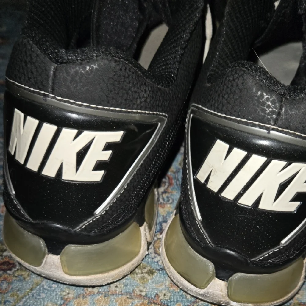 Air Max Nike Black and Cream Men's Sneakers